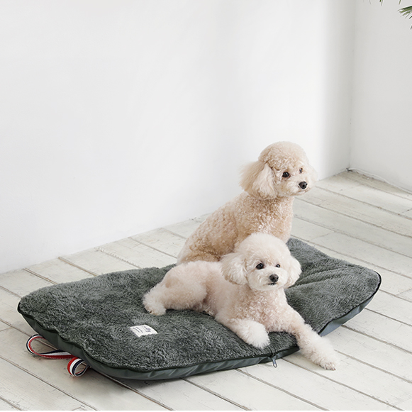 Woolly TOMS PICNIC CUSHION チャコール